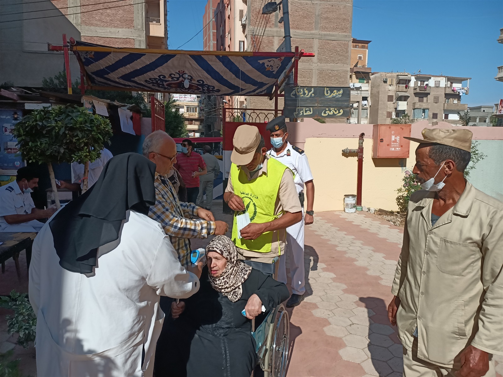 تطبيق الإجراءات الاحترازية للوقاية من فيروس كورونا 
