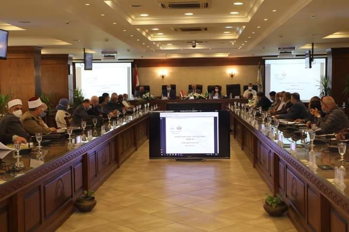 اجتماع محافظ الجيزة برؤساء الأحياء والمراكز 