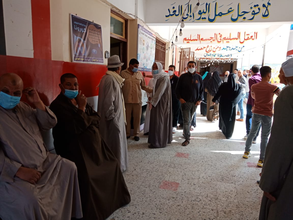 مواطنون يدلون بأصواتهم في انتخابات مجلس النواب 