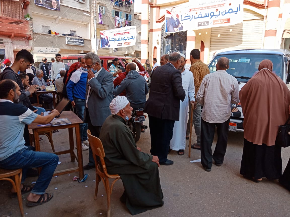 إقبال الناخبين للتصويت في انتخابات مجلس النواب 