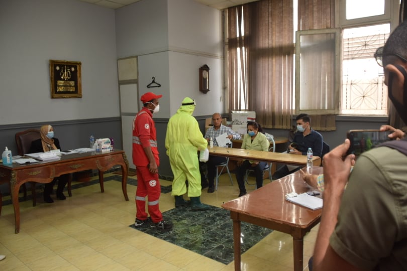 من أجل التعقيم.. الهلال الأحمر يتفقد لجان الجامعة العمالية 