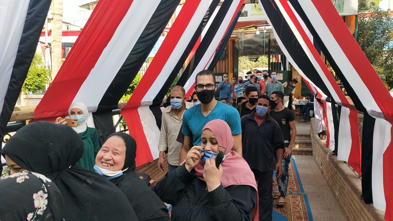 إقبال المواطنين على لجان الانتخابات 