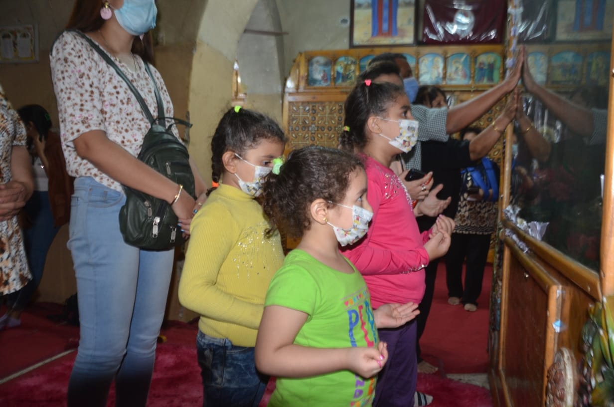 أقباط الاقصر يحتفلون بمولد دير مارجرجس بالرزيقات 