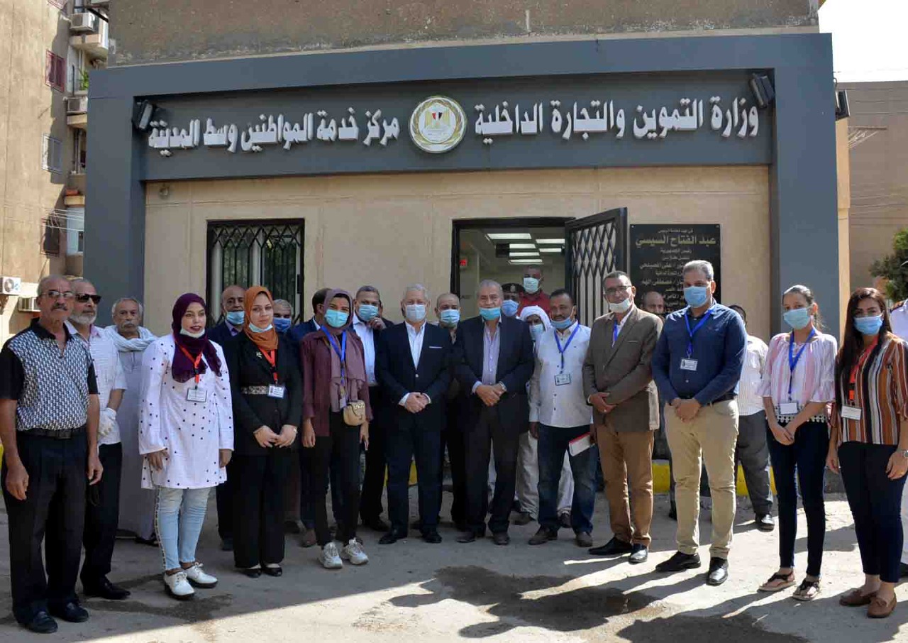 جولة لوزير التموين على عدد من مراكز خدمة المواطنين بالأقصر