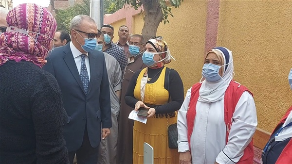 موظفو "الصحة" يطبقون الإجراءات الاحترازية