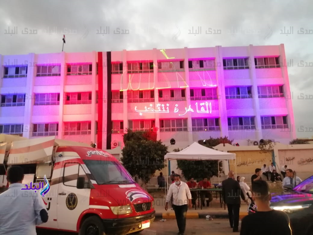 مدرسة سيزا النبراوي بالتجمع الخامس تتزين بـ "القاهرة تنتخب"