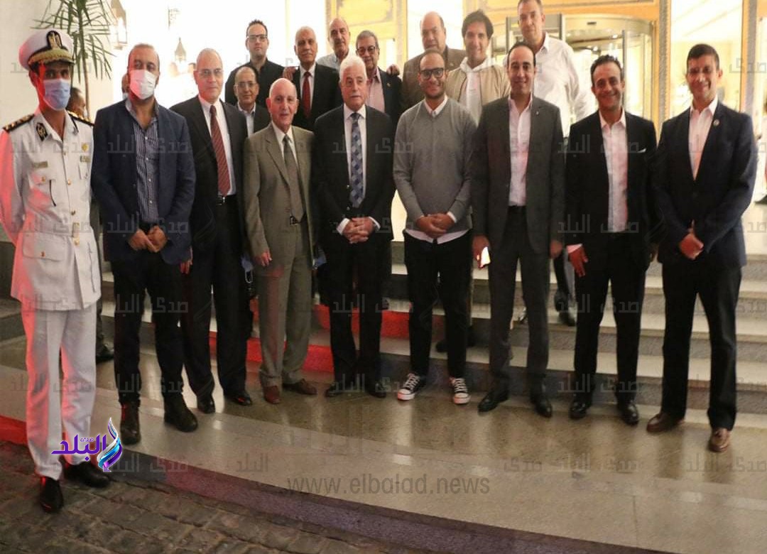 محافظ جنوب سيناء يكرم السكرتير العام السابق