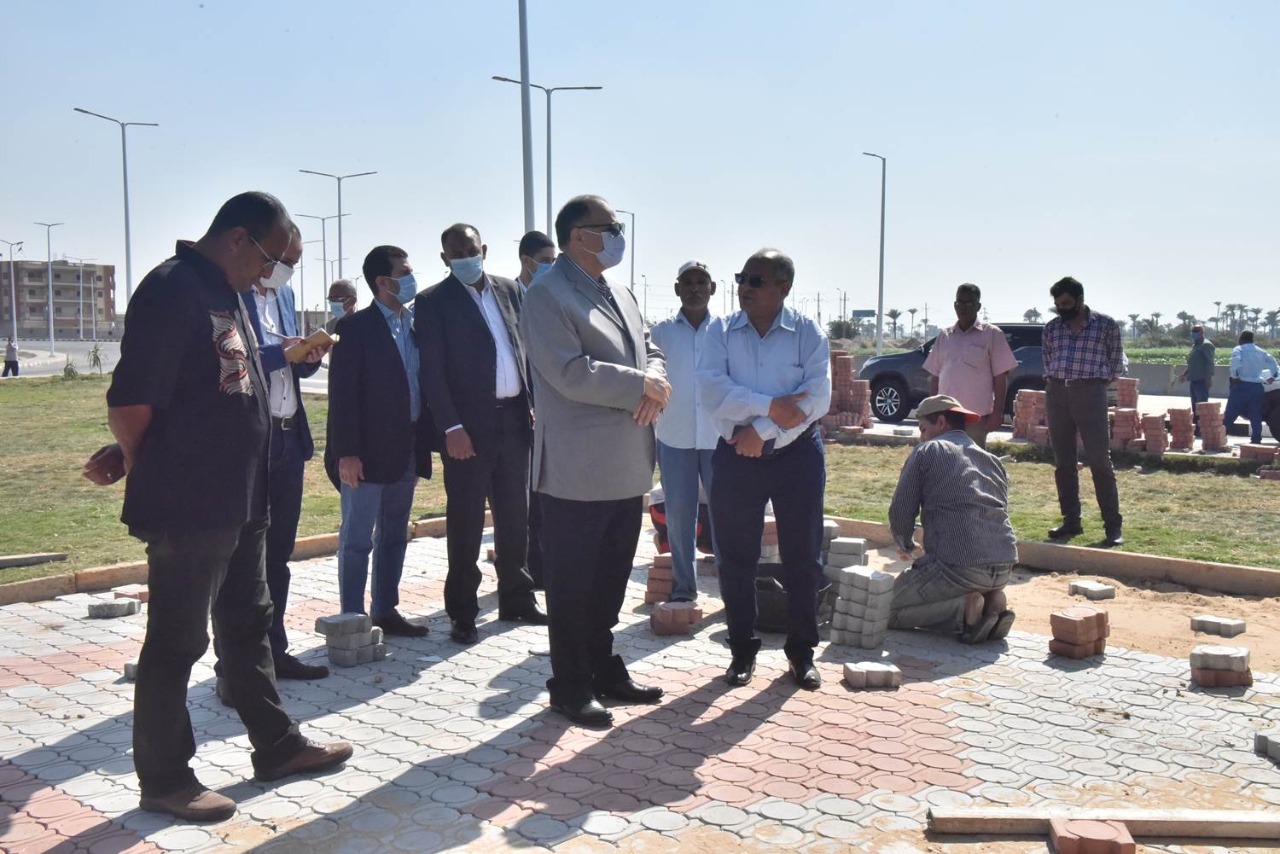 محافظ أسيوط يتفقد الأعمال النهائية لمحور الهضبة الغربية 