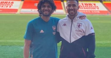 تريزيجيه والنني على هامش مباراة أستون فيلا وأرسنال