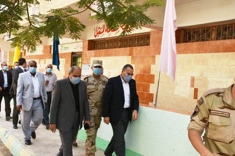 محافظ الشرقية يتفقد مقار اللجان الإنتخابية في ههيا