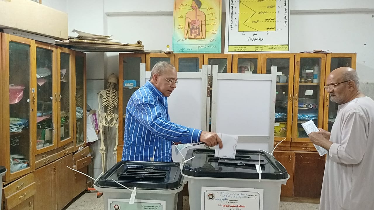 جانب من الاقتراع في لجان القناطر الخيرية 