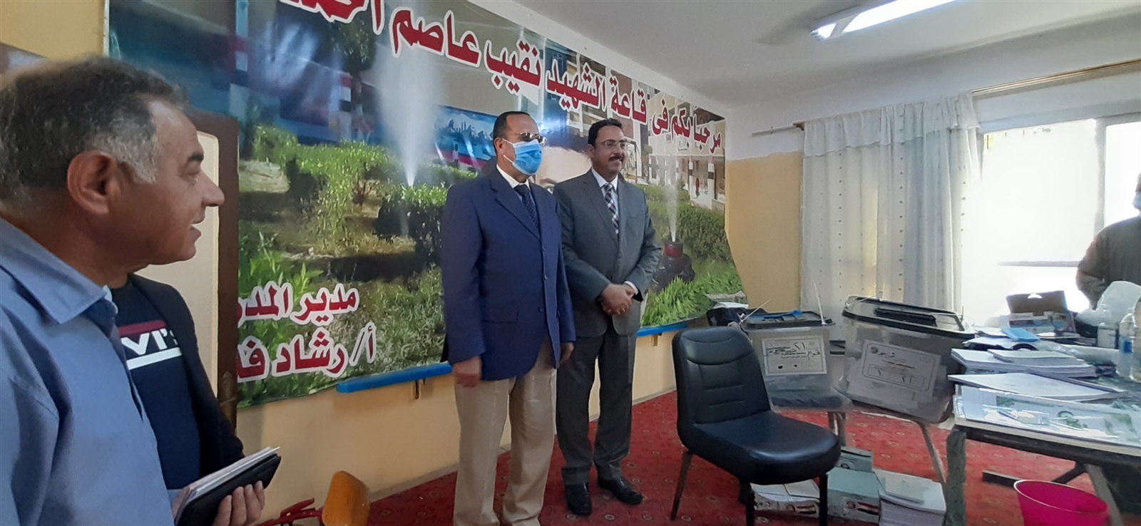 شوشه يتفقد عدد من لجان الانتخابات بمجمع المدارس بالعريش