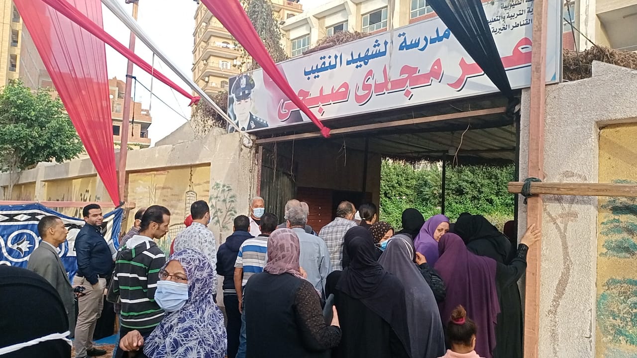 جانب من الإقبال علي التصويت 