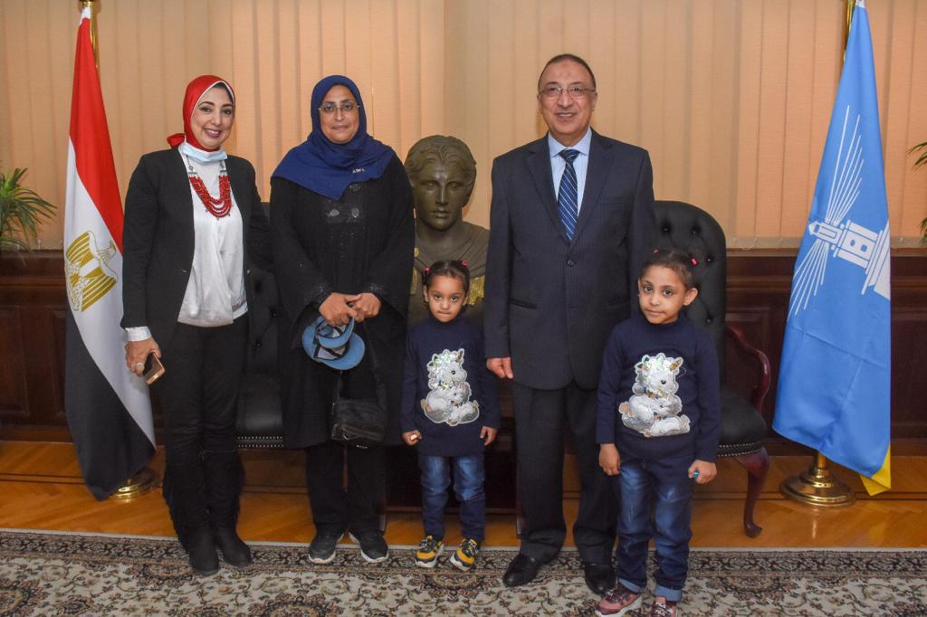 محافظة الاسكندرية يستقبل سيدة الدراجة 