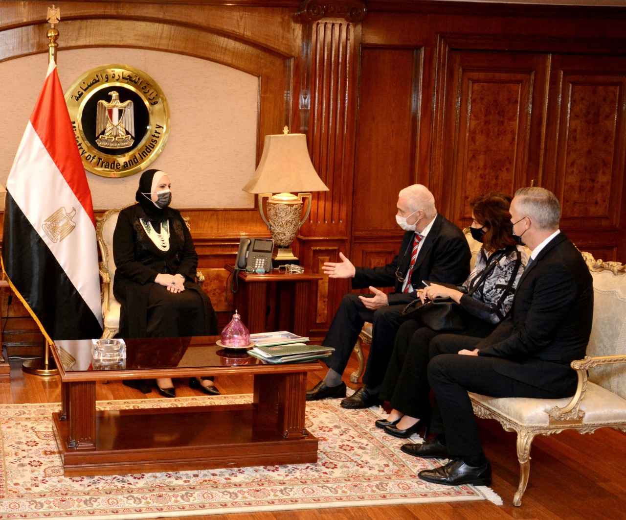 وزيرة الصناعة