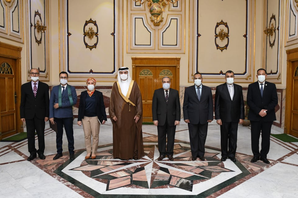 وزير الدولة للإنتاج الحربي يستقبل السفير البحريني