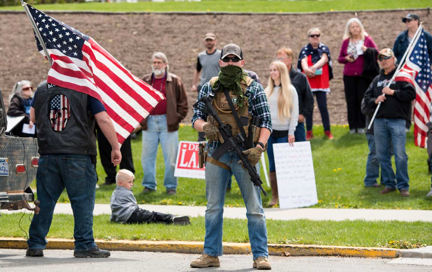 مسلحون داعمون لترامب