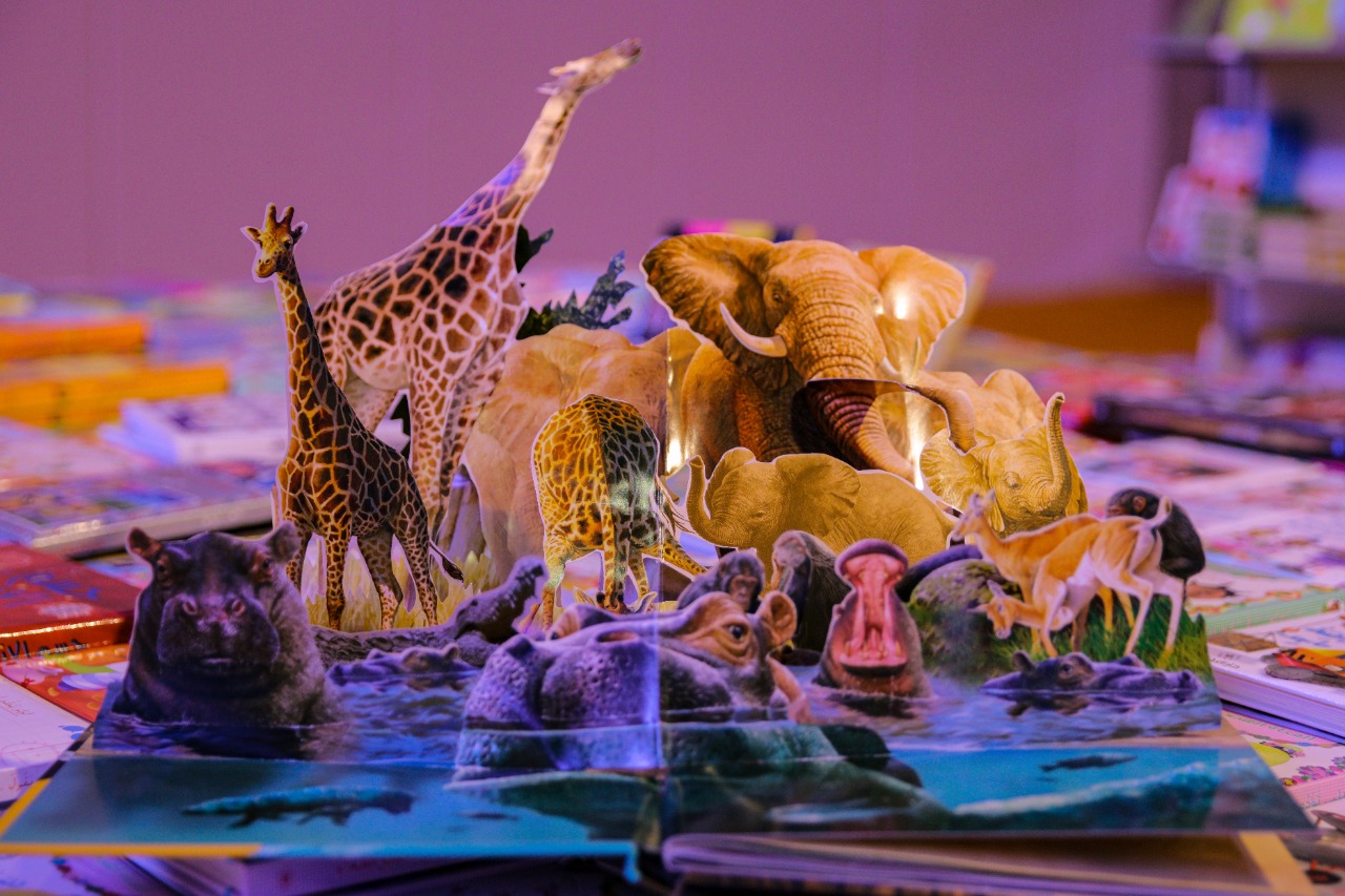 كتب قماش وأخرى بتقنيات 3D للأطفال 