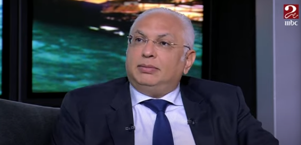  عمرو بصيلة ، رئيس الإدارة المركزية لتطوير التعليم الفني بوز