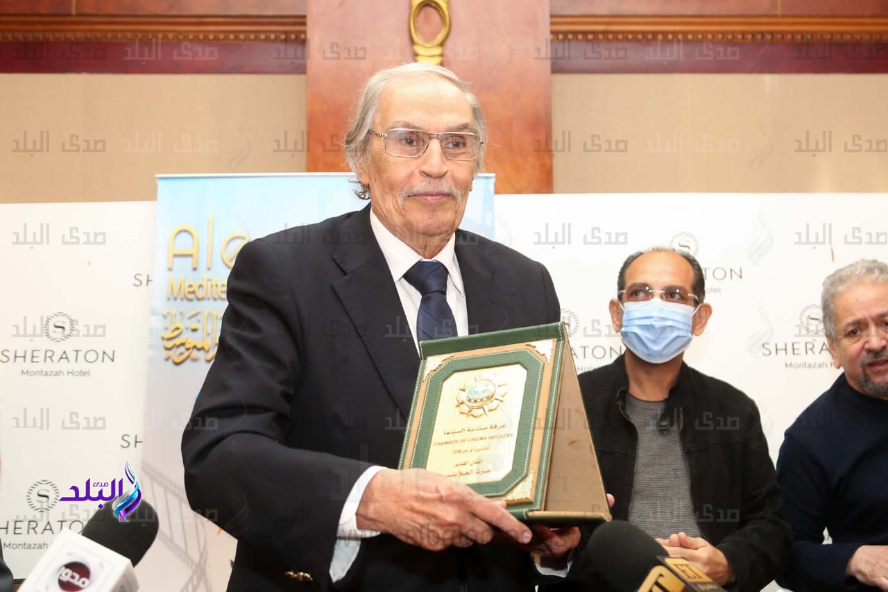 الفنان الكبير عزت العلايلي