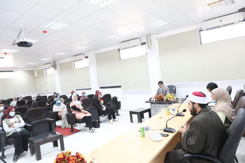 مركز الأزهر للفتوى: الأخلاق تزيد من روابط الأخوة والمحبة