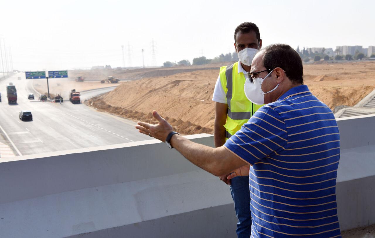 الرئيس السيسي أثناء تفقده لتطوير المحاور بالقاهرة والجيزة