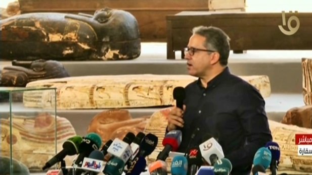 وزير الأثار 
