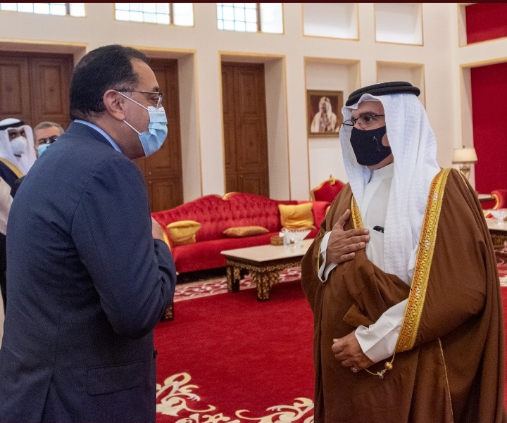 جانب من تقديم واجب العزاء 