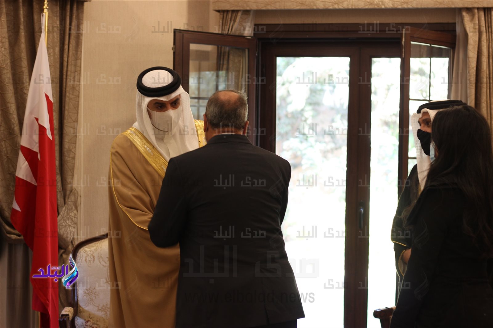 السفير البحريني هشام الجودر يستقبل العزاء/ تصوير: ندى حمدي