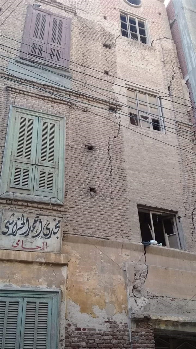 انهيار جزء من عقار سكني بدمنهور