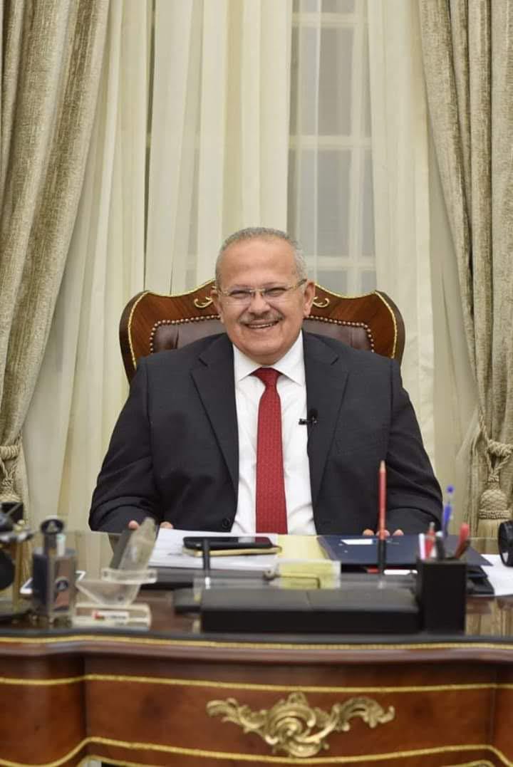 رئيس جامعة القاهرة 