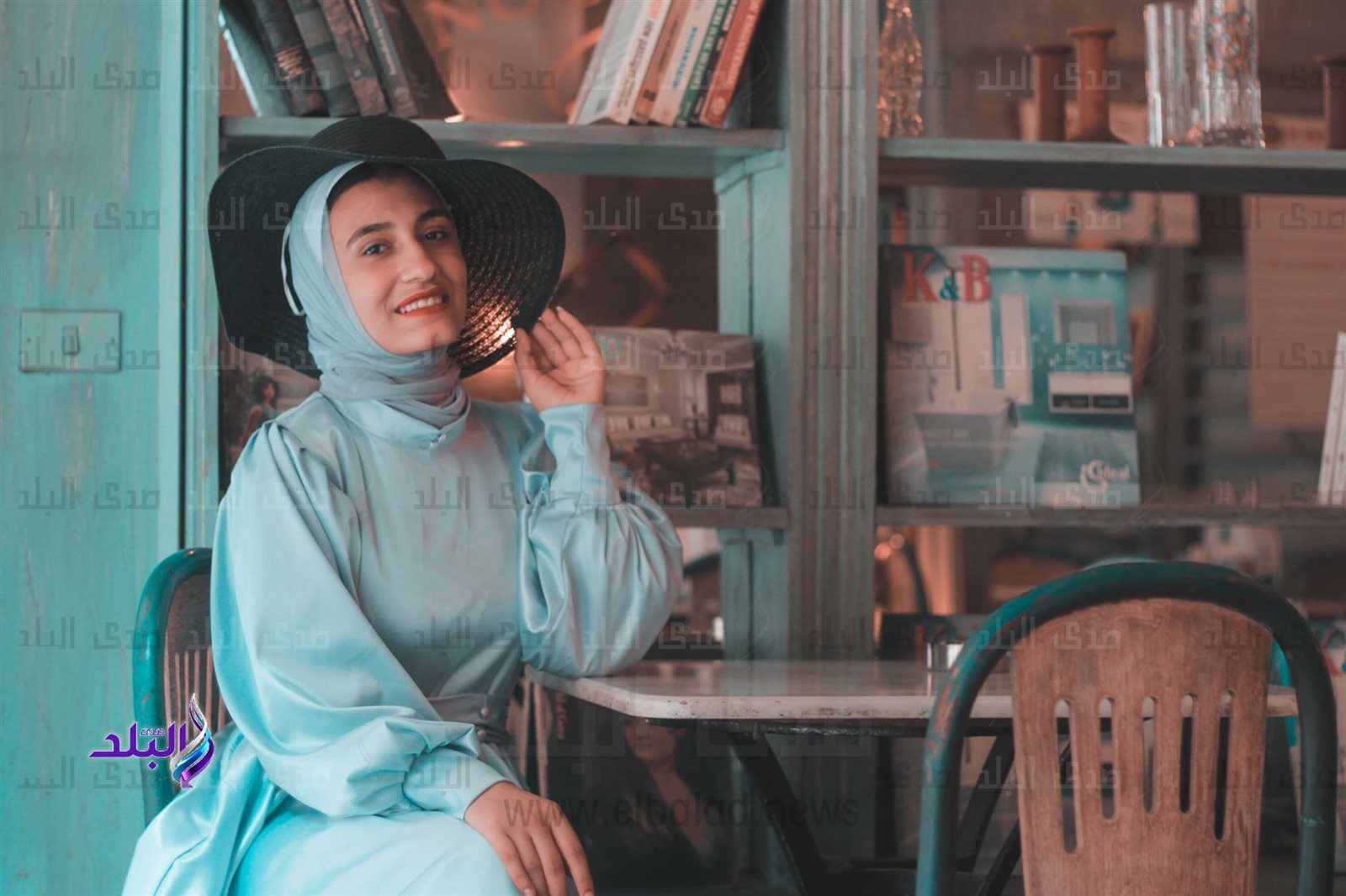 أشرقت ترتدي فستان جدتها