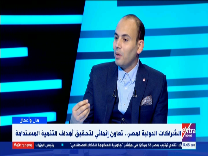  دكتور احمد رجب استاذ الإقتصاد بجامعة القاهرة 