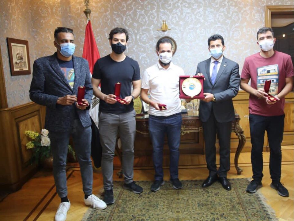 وزير الرياضة وبعثة منتخب الشباب