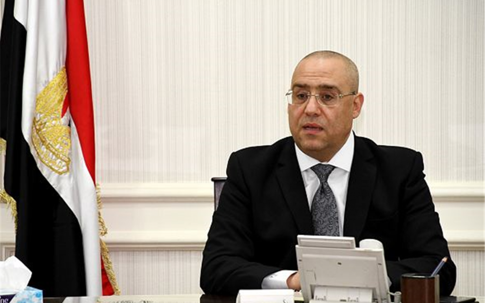 وزير الاسكان 