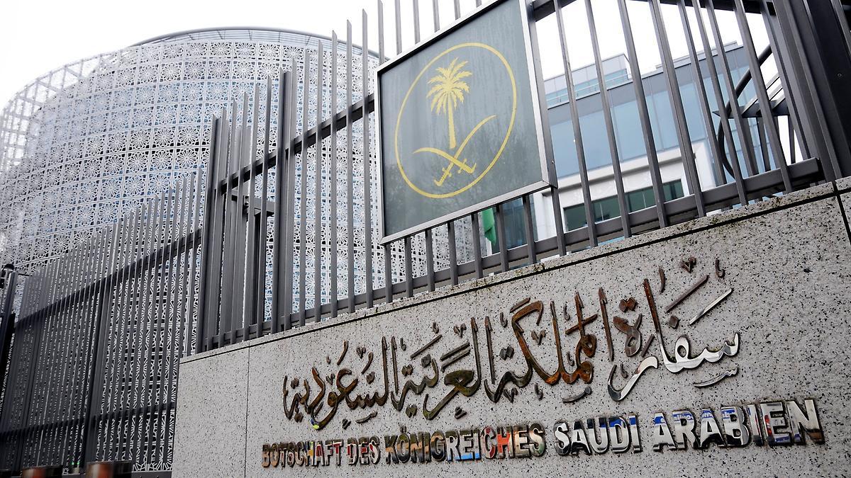 استئناف العمل في السفارة السعودية باليمن