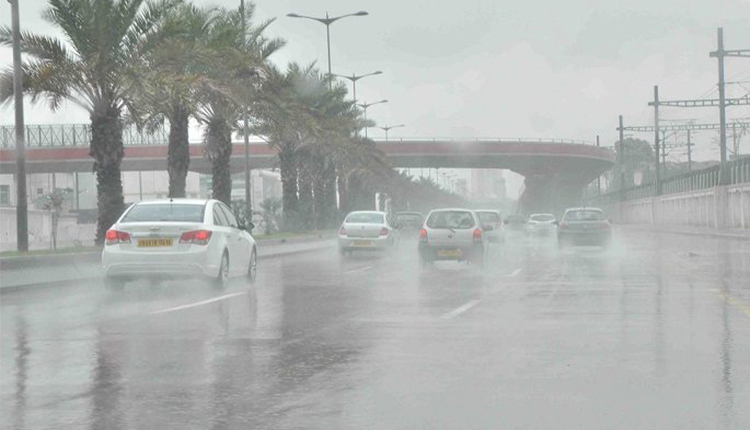 سقوط الأمطار 