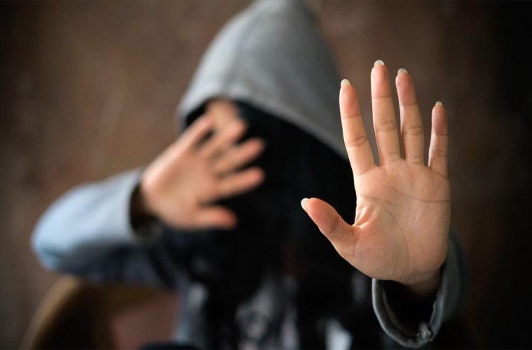 دافع عن شقيقته من التحرش