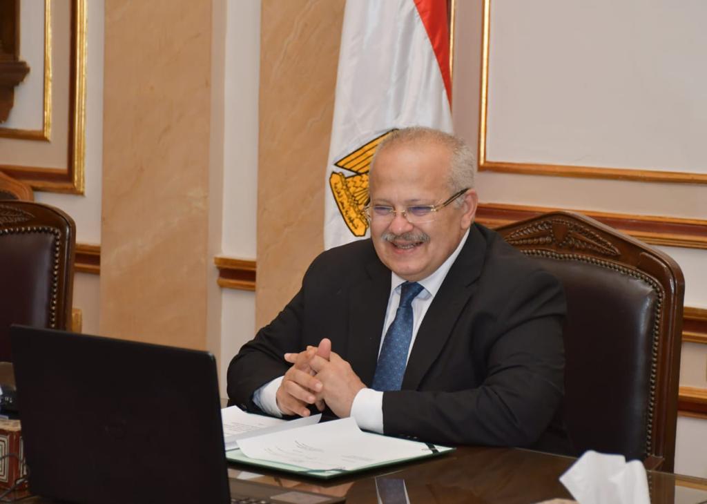 رئيس جامعة القاهرة 