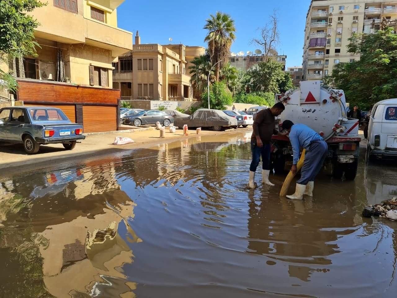رفع تجمعات المياه من شوارع الجيزة