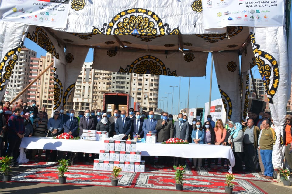 محافظ القليوبية يشهد توزيع قوافل صندوق تحيا مصر