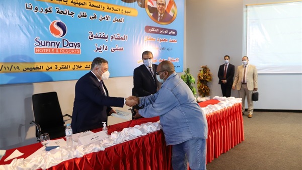 وزير القوى العاملة بالبحر الاحمر 