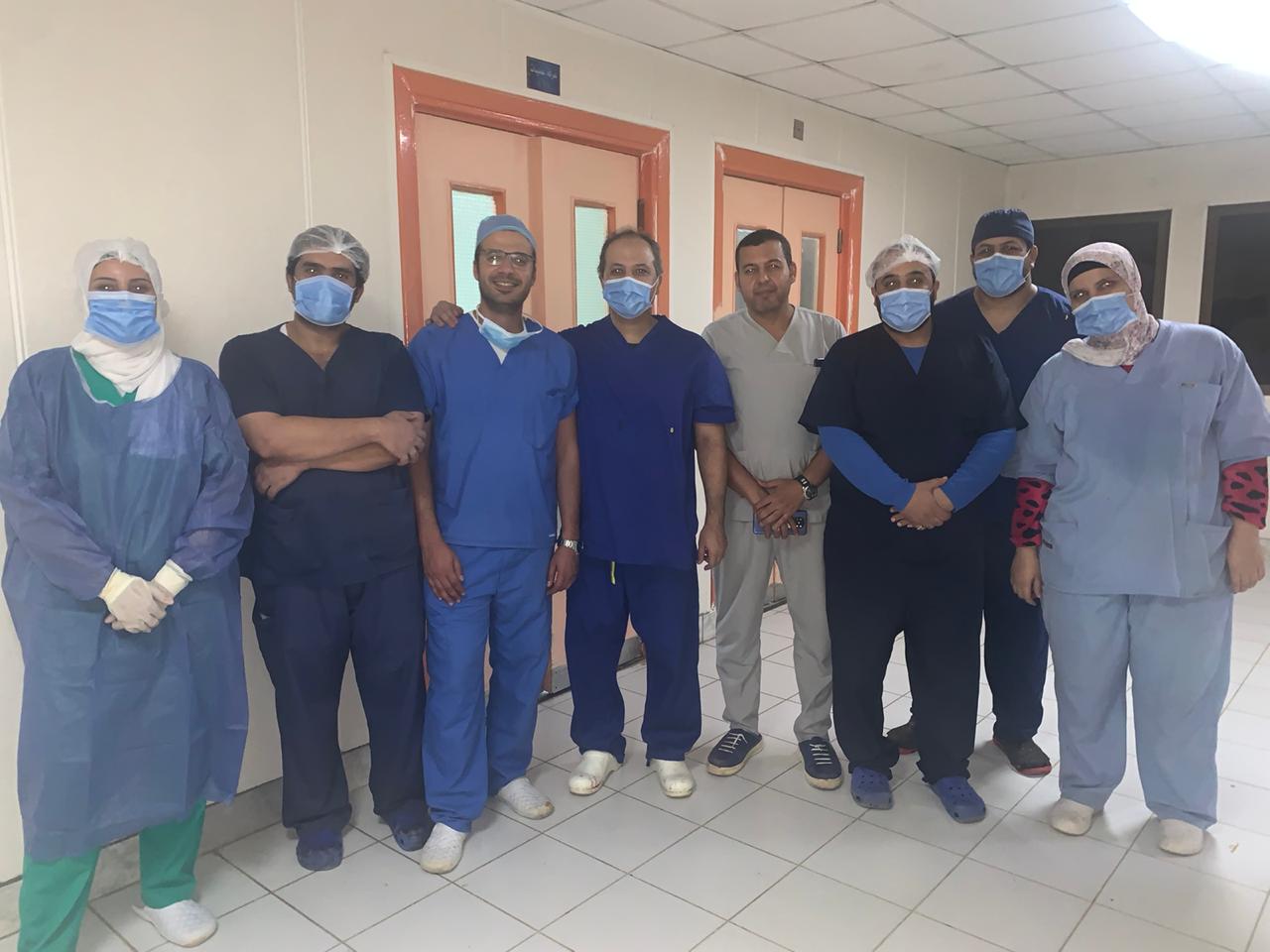 الفريق الطبي الذي أجرى العملية الجراحية 