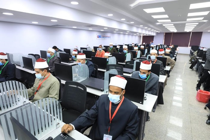 الأوقاف تجرى أول امتحان إلكتروني مميكن