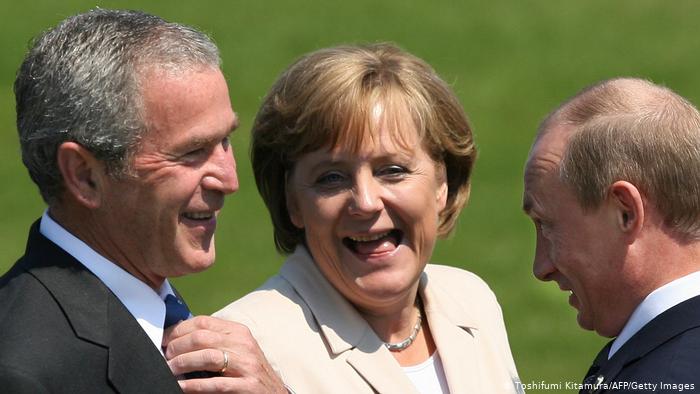 أنجيلا ميركل مع بوتين وبوش