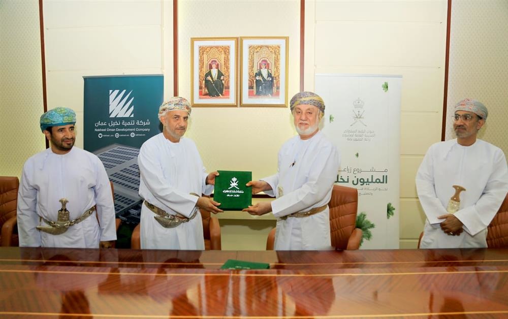 جانب من توقيع الاتفاقية 