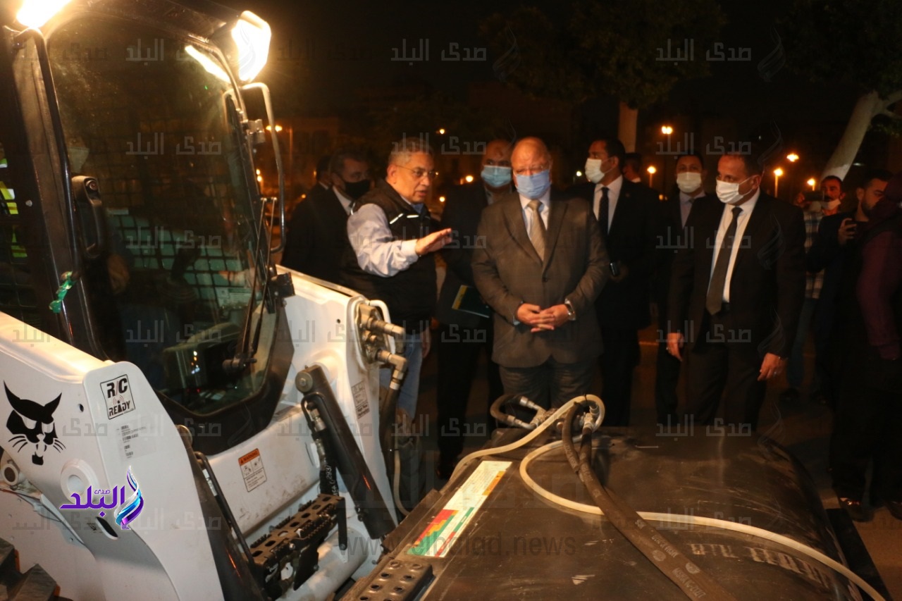 محافظ القاهرة يستقبل المعدات الجديدة