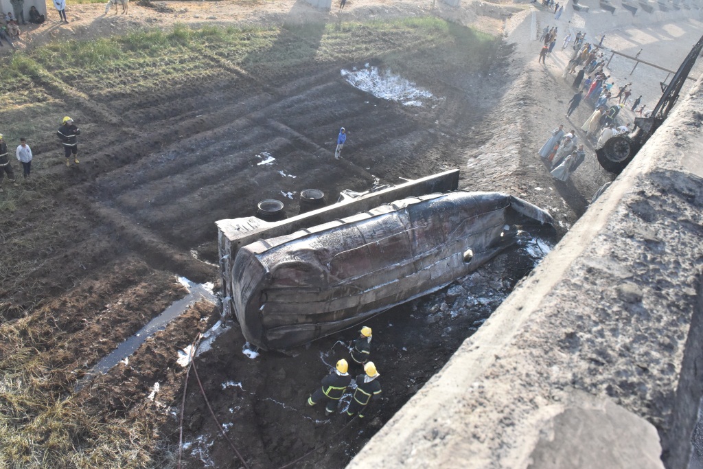 حادث احتراق سيارات المواد البترولية في أسيوط 