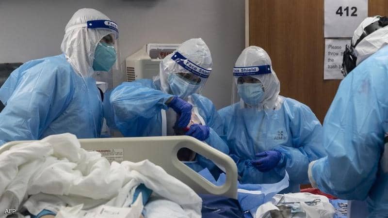 أطباء يكافحون فيروس كورونا 