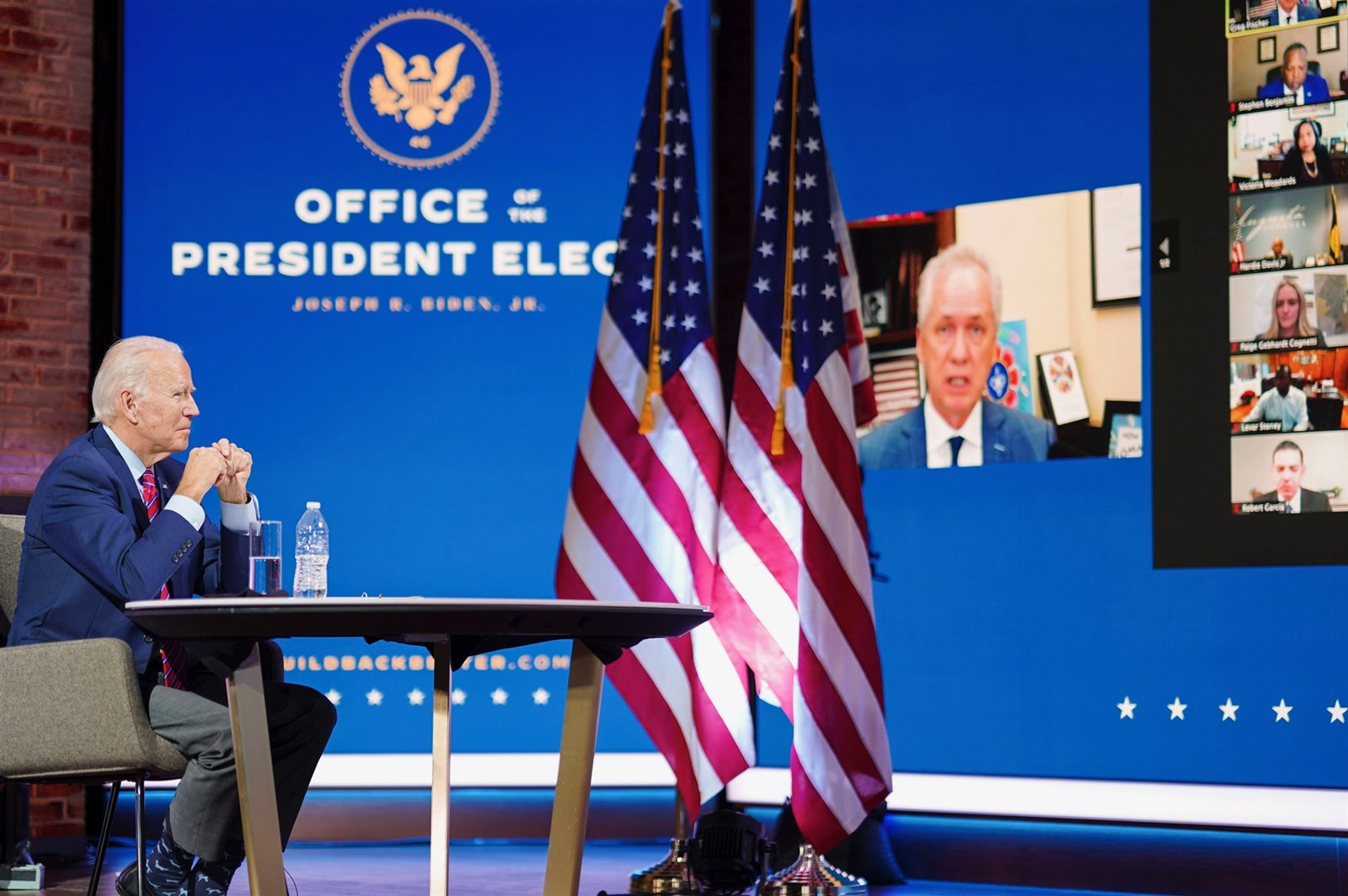 بايدن ورؤساء البلديات 